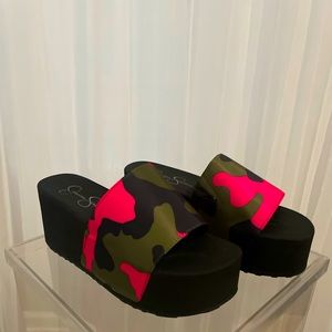 JESSICA SIMPSON Womens Pink Camouflage Platform